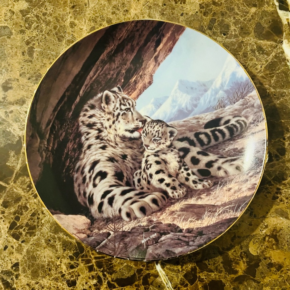 “The Snow Leopard” collector Plate by artist Will Nelson
